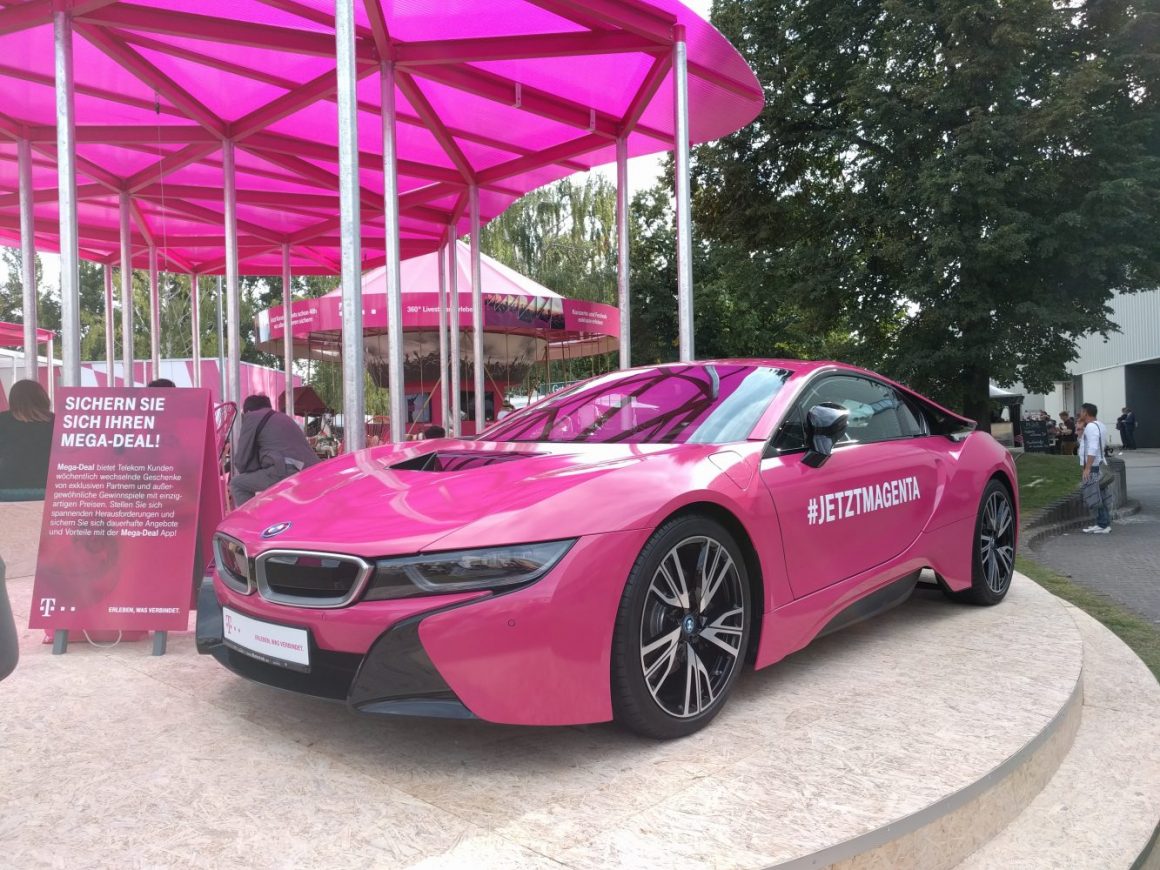 Die Lackierung des i8 sieht auf der Telekom Website, auf der das Gewinnspiel beworben wird, übrigens deutlich besser aus (meiner Meinung nach). (Foto: Hendrik Laudemann)