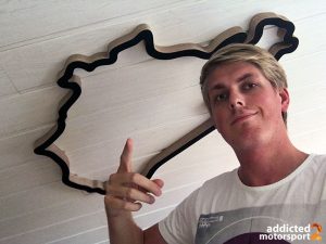 Die Nordschleife von Racetrackart macht sich gut an Wand (bzw. Dachschräge)