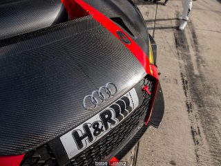 Pures Carbon: Die Audi R8 LMS sind auch beim zweiten Lauf mit wenig Aufklebern und viel Sichtcarbon unterwegs gewesen - VLN2 2017 (Foto: mariushecker.de)