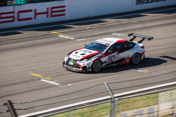 Der Lexus RC 200t auf dem Weg zum zweiten Rang in der SP3-T (Foto: Toyota/Lexus)
