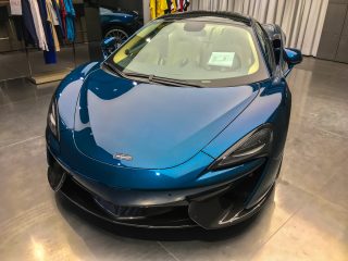 McLaren 570 GT in einem Ausstellungsraum nahe der Königsallee/Düsseldorf