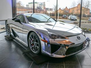 Chrom-folierter Lexus LFA (1/500) im Lexus Forum Düsseldorf