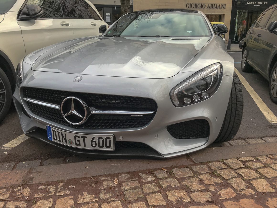 Mercedes AMG GT auf der Königsallee in Düsseldorf