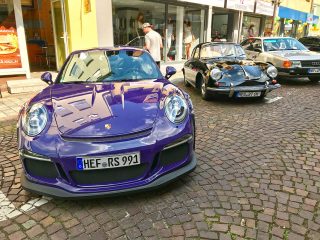 Karamangas Porsche 991 GT3 RS und ein Porsche 356 bei Bebras Motortag 2018 (Foto: Robin Laudemann)