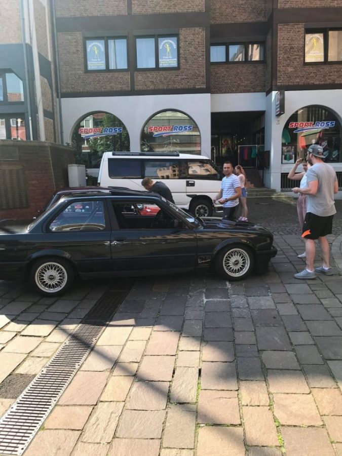 Fast bereit für den Start der Oldtimerrundfahrt (Foto: Robin Laudemann)