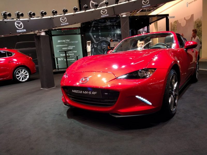 Mazda MX-5 am Messestand des japanischen Automobilherstellers (Foto: Hendrik Laudemann)
