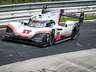 Das Karussell hat ist nur außen gefahren: Timo Bernhard - Porsche 919 Hybrid (Foto: Porsche)