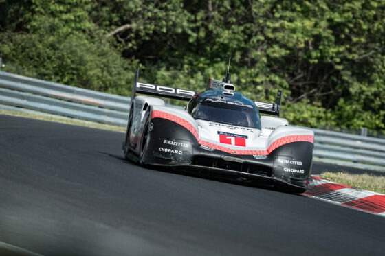 Neuer Rundenrekord auf der Nordschleife: Timo Bernhard - Porsche 919 Hybrid (Foto: Porsche)