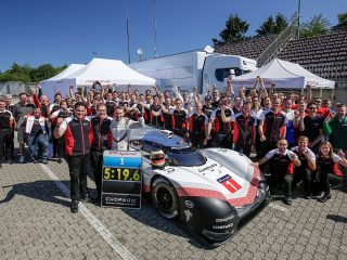 Die Rekordmannschaft um Timo Bernhard und den Porsche 919 Evo (Foto: Porsche)