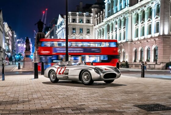 Mercedes 300 SLR 722 zu Ehren von Sir Stirling Moss in London (Foto: Mercedes)