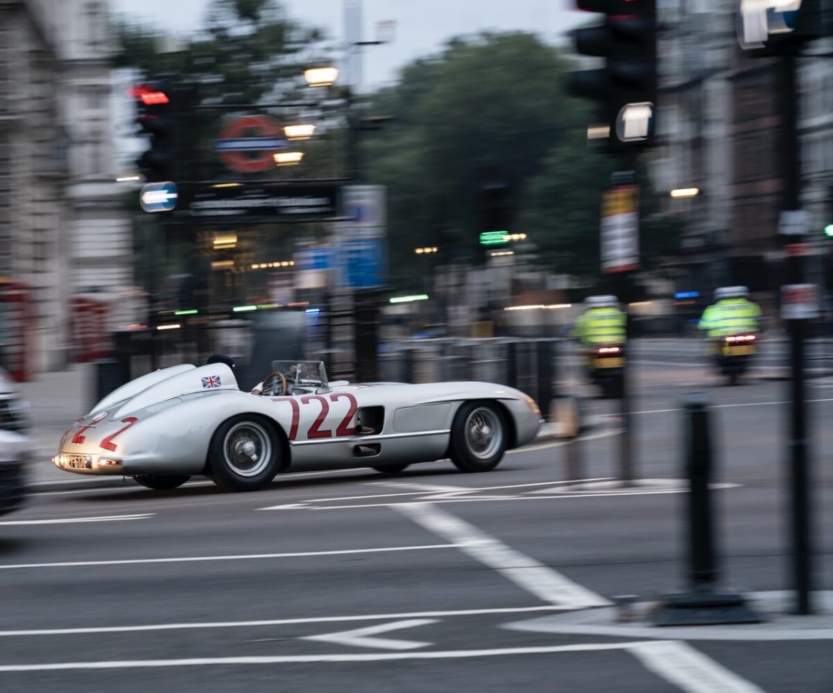 Mercedes 300 SLR 722 zu Ehren von Sir Stirling Moss in London (Foto: Mercedes)