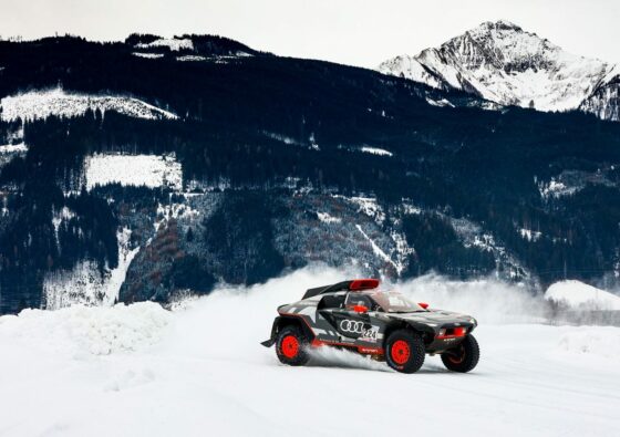 Ken Block und Mattias Ekström im Audi RS Q e-tron (Foto: Audi)