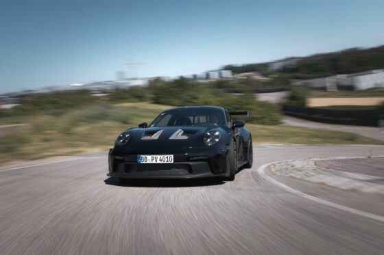 Porsche 911 GT3 RS (992) Vorserienmodell auf der Teststrecke in Weissach (Foto: Porsche)